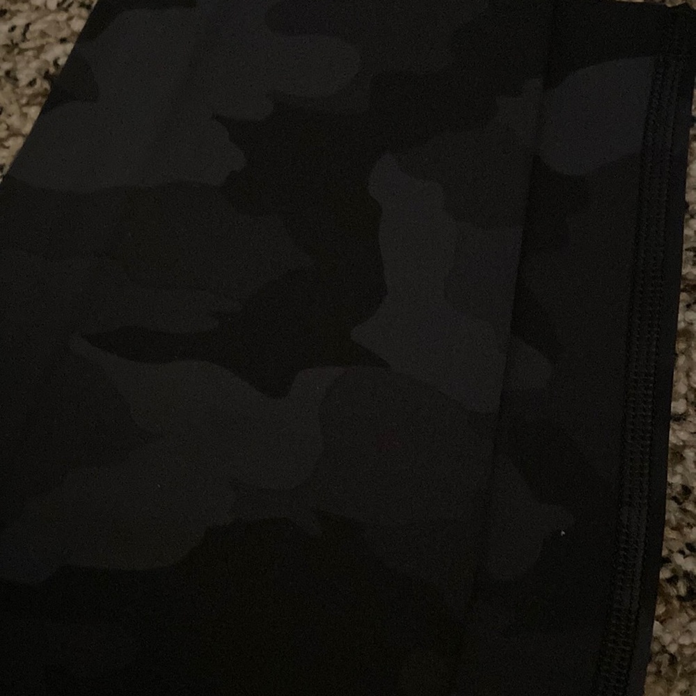 NWT Fast and Free Camo 25” Highrise - Picture 5 of 6